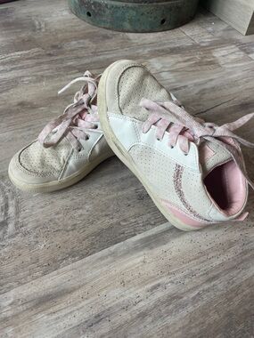 Osh kosh sneakers with glitter